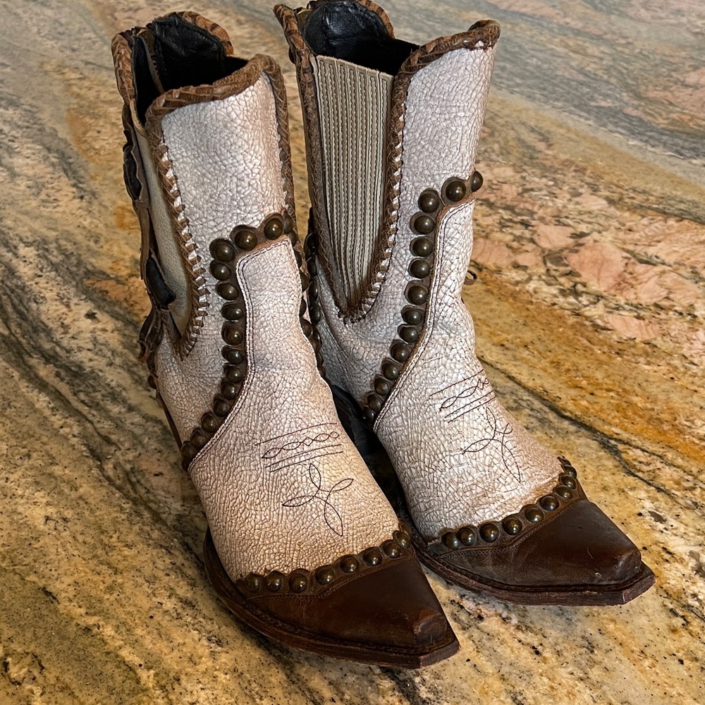 Double D Ranch Stockyards Milk White & Brown Studded Ankle Boots Size 7.5